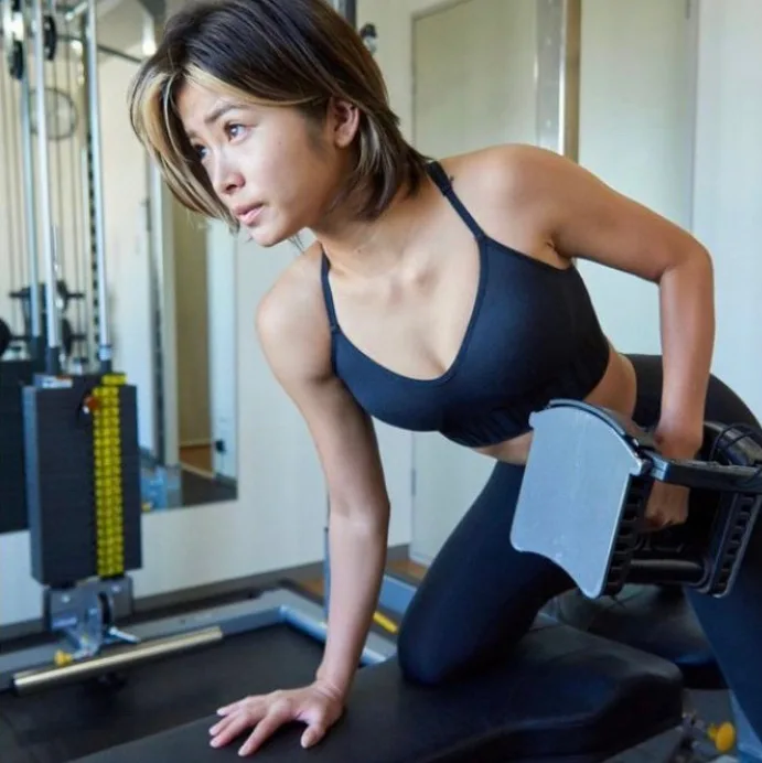 トレーニング中の女性
